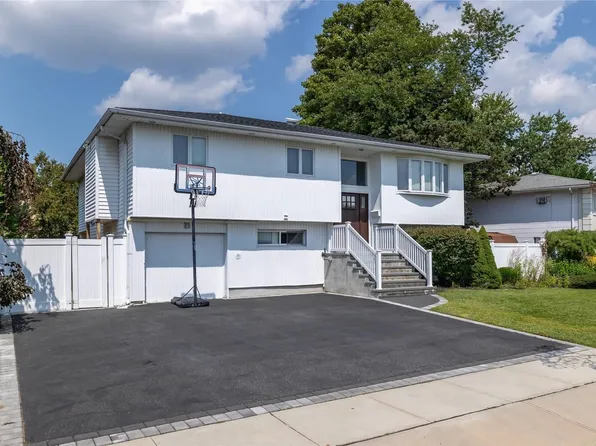 21 Keats Court, Bethpage, NY 11714