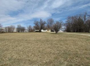 419 W Ridgeway Ave, Cedar Falls, IA 50613