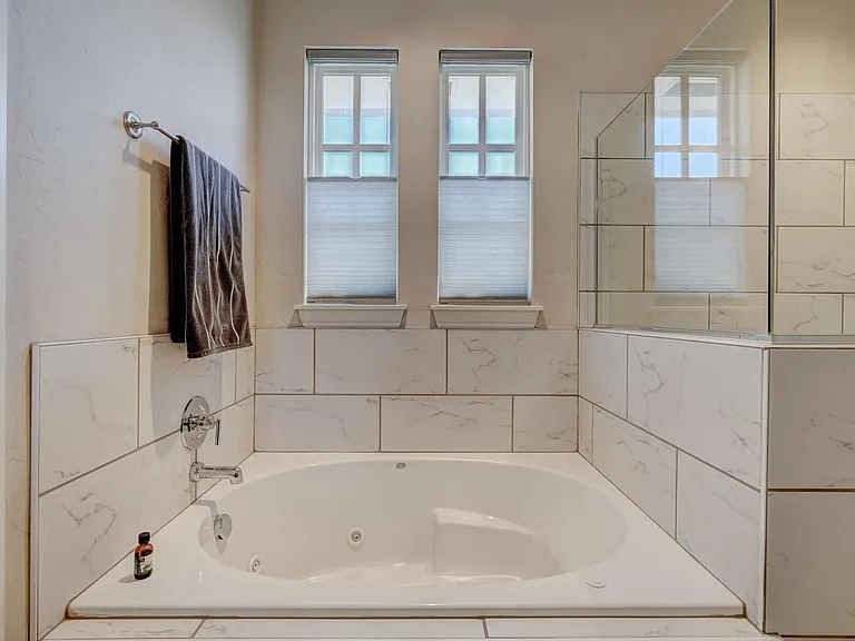 3217 Clock Tower Cir — Photo 30