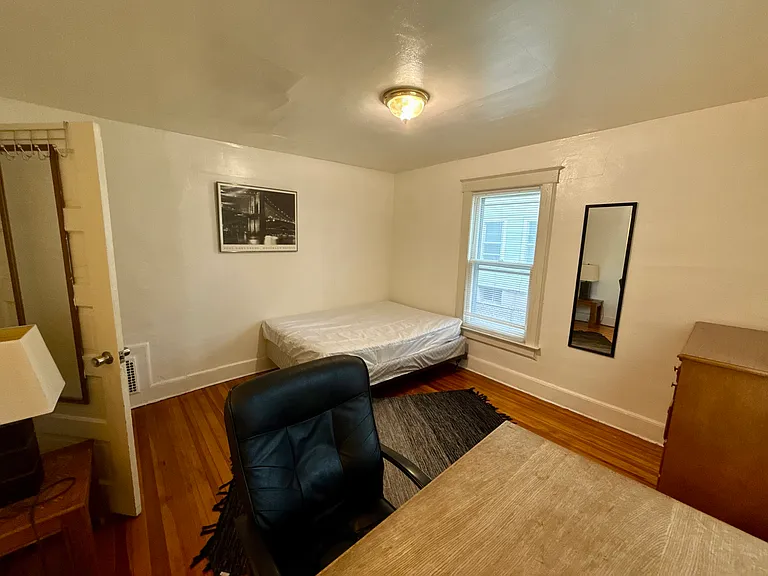 30 Haendel St #1E — Photo 9