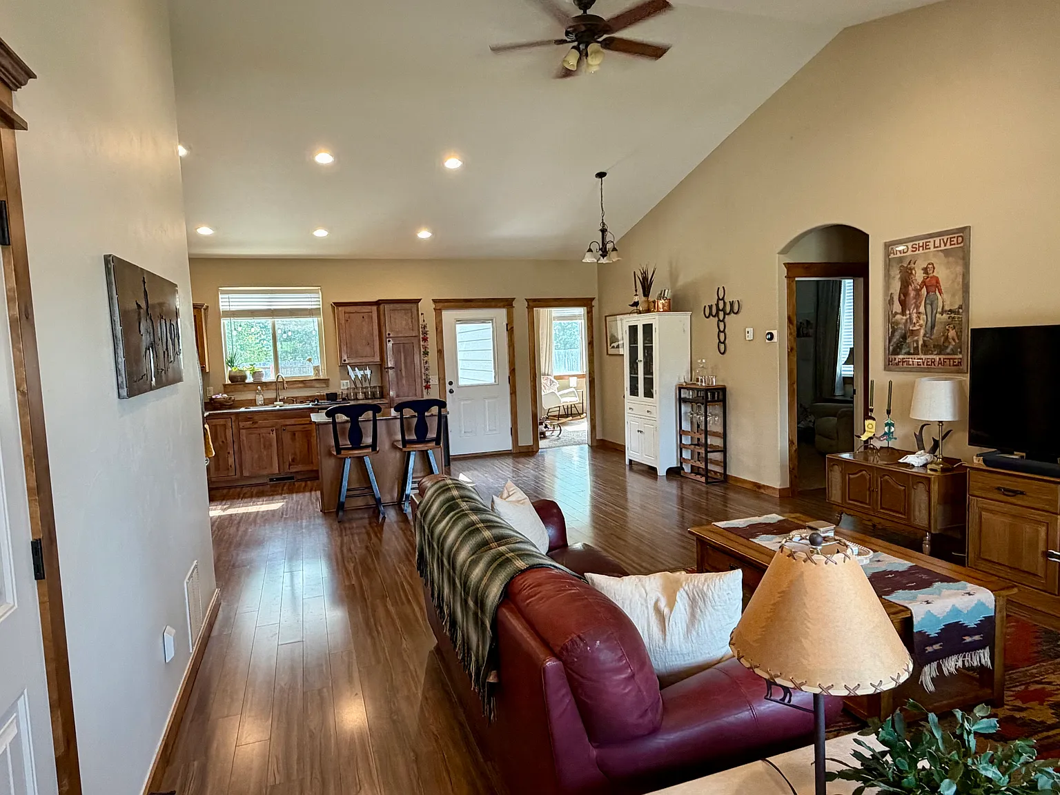 4 bed, 1650 sqft, $3,300 — Photo 4