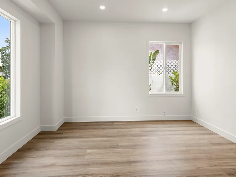 8759 Snowden Ave — Photo 22