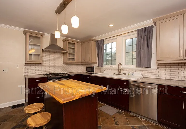 1708 Slade Dr — Photo 7