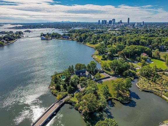 3rd image of 1 Pryer Manor Road