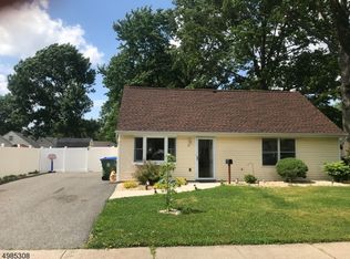 29 Mercury Rd, Edison, NJ 08817