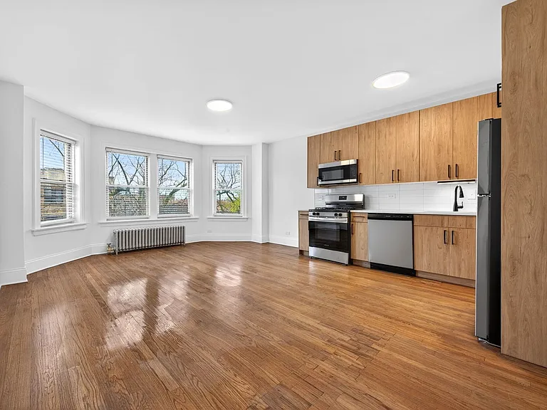6308 N Artesian Ave #2 — Photo 1