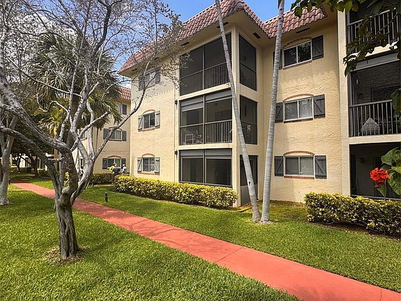 3rd image of 259 S Cypress Road #509