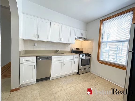 4th image of 25-27 36th St #6