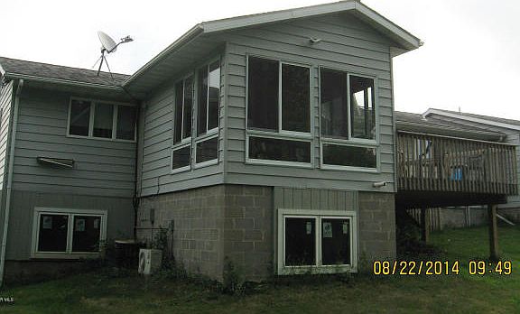 3rd image of 30 SW Kast Dr