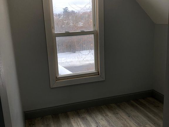 4th image of 806 44th Ave N #2