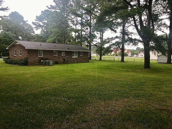 4th image of 111 Fairway Dr