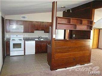 3rd image of 9358 Olive Blvd