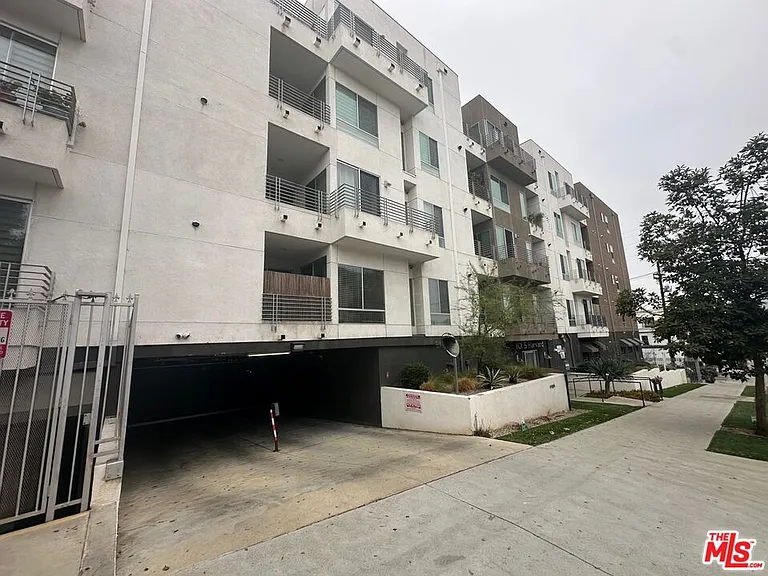 1101 S Harvard Blvd #202 — Photo 14