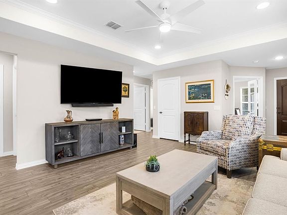 4th image of 908 Hidden Eddy Dr