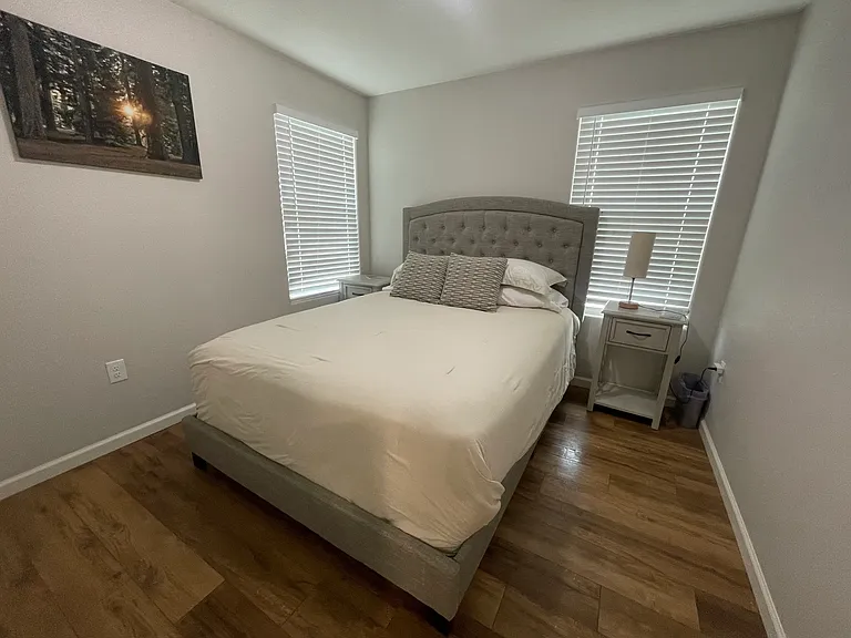 325 Sarah St — Photo 11