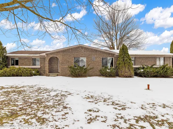6269 Ray Rd, Swartz Creek, MI 48473