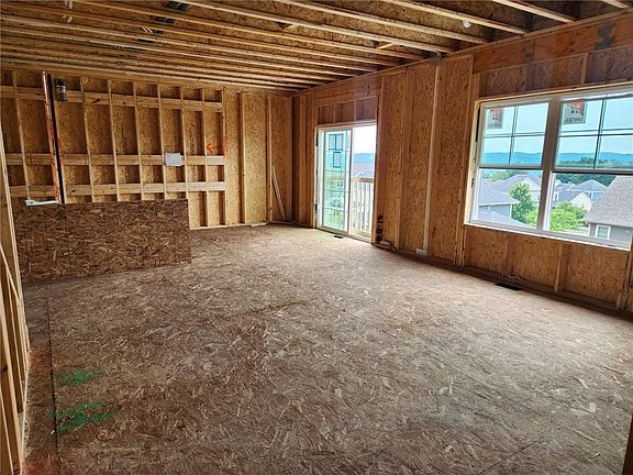 3rd image of 1289 Newbury Highland
