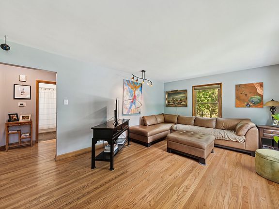3rd image of 110 N Linden Ave