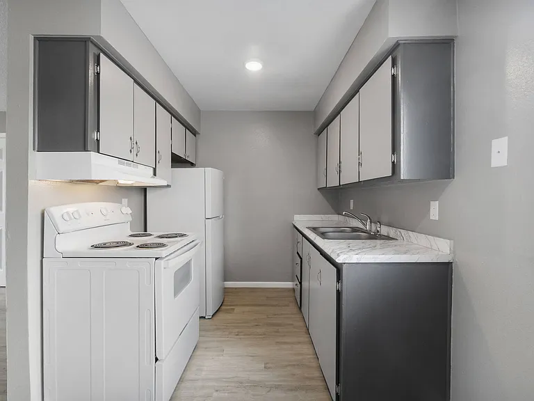 South Pacific Apartments — Photo 58