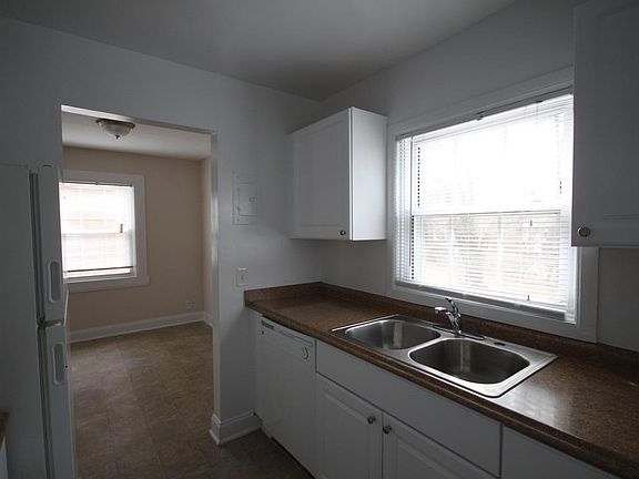 5th image of 887 Louise Cir
