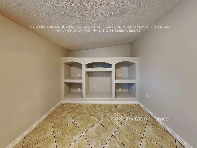 6008 N 61st Dr — Photo 15