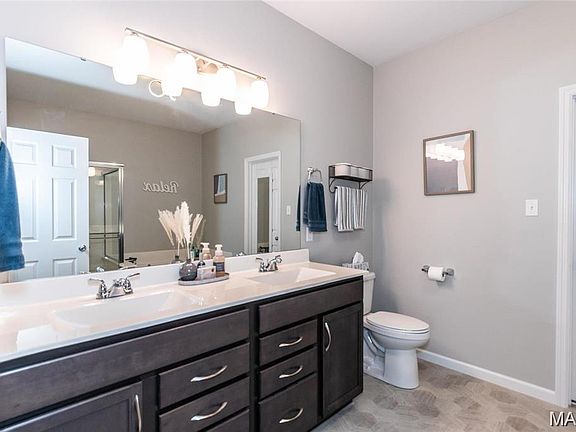 4th image of 208 Willow Ridge Ct