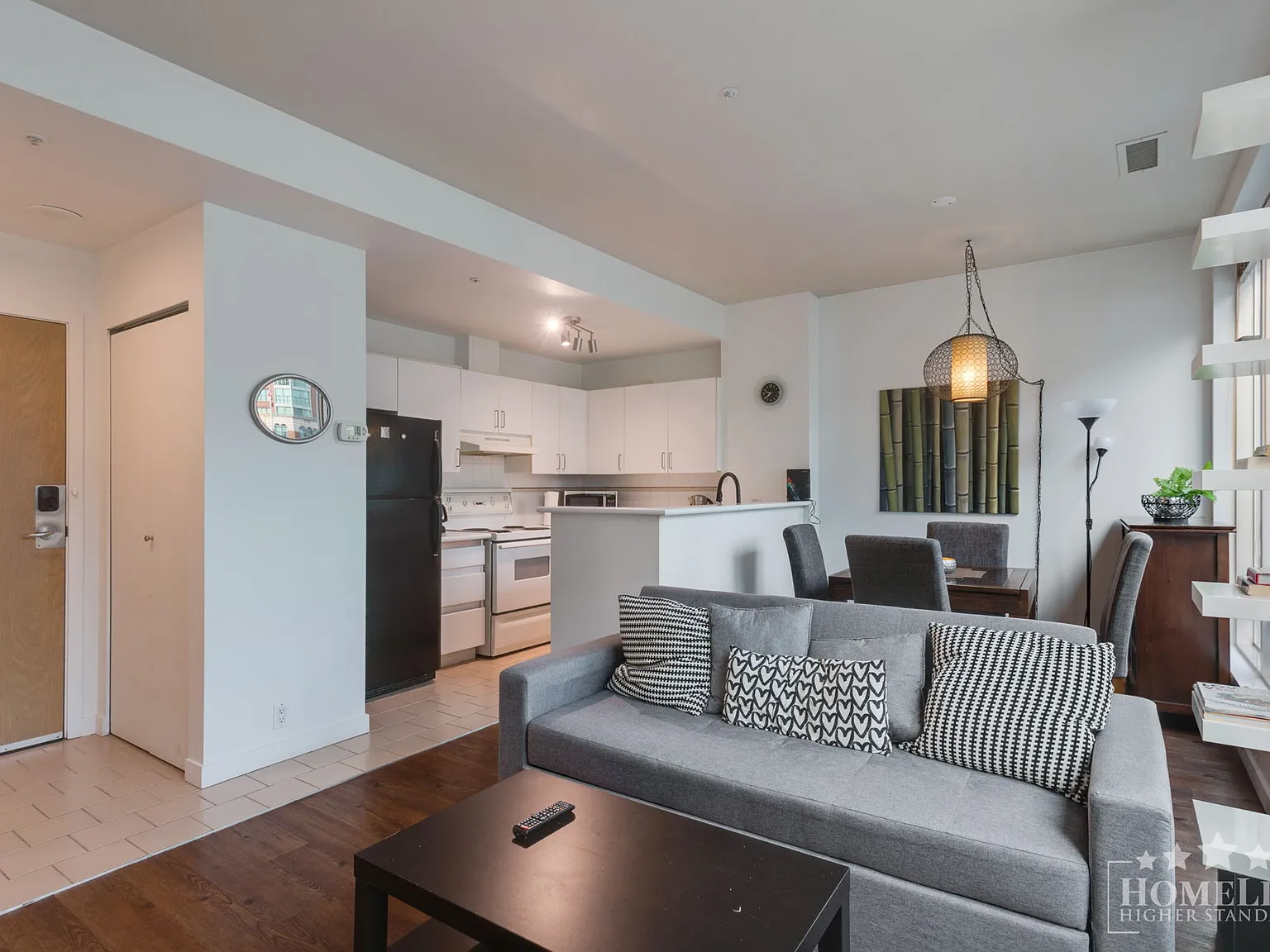 989 Nelson St Vancouver — Photo 3