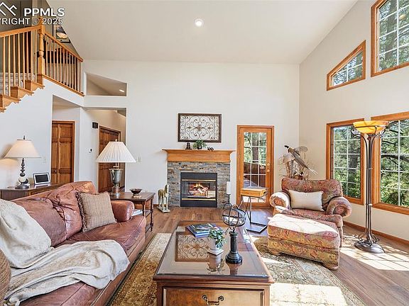 4th image of 533 Tenderfoot Dr