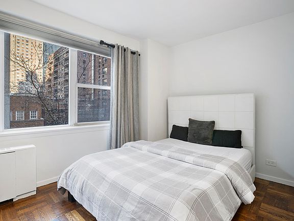 3rd image of 155 E 34th St APT 6V