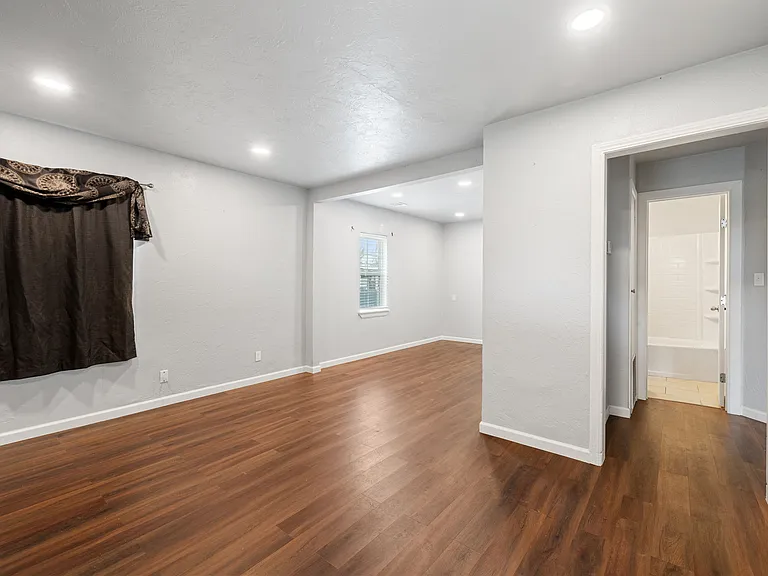 4012 S Hudson Ave — Photo 21