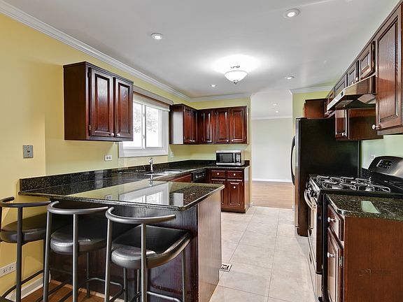 5th image of 27 Monterey Dr