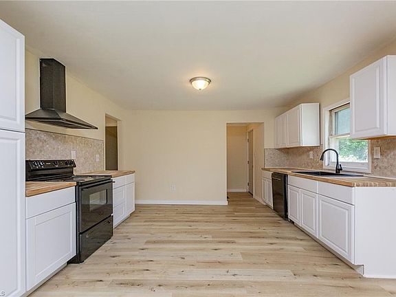 4th image of 304 Phillips St