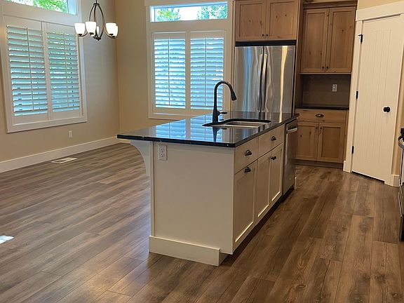 3rd image of 4552 N Zion Park Ave
