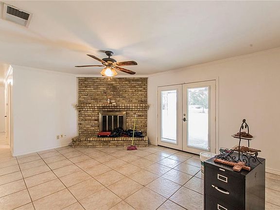 3rd image of 302 Twin Lakes Dr