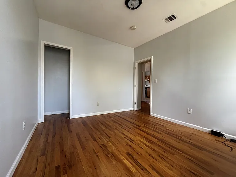 223 Hawthorne Ave #3 — Photo 8