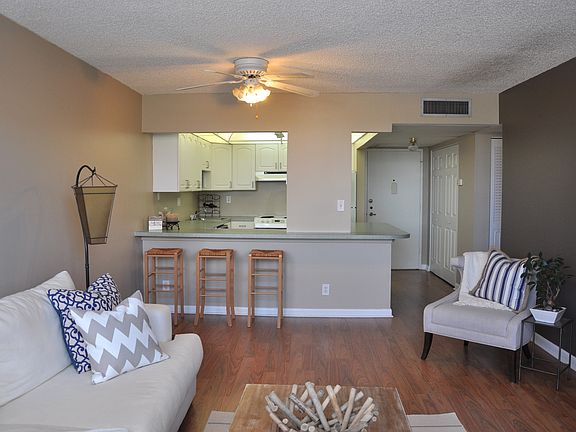 3rd image of 2751 Taft St APT 302