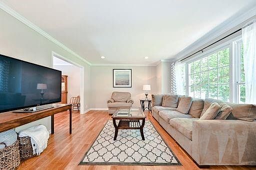4th image of 260 Post House Ct SE