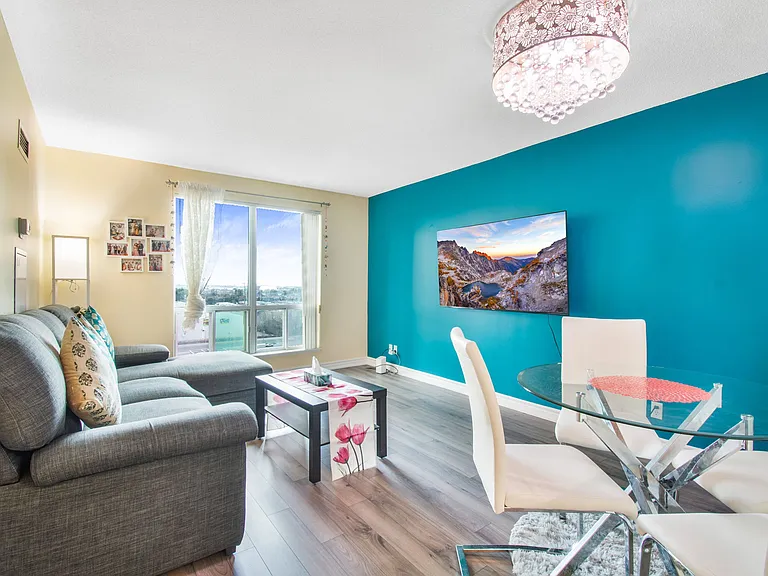1 Lee Centre Dr — Photo 8