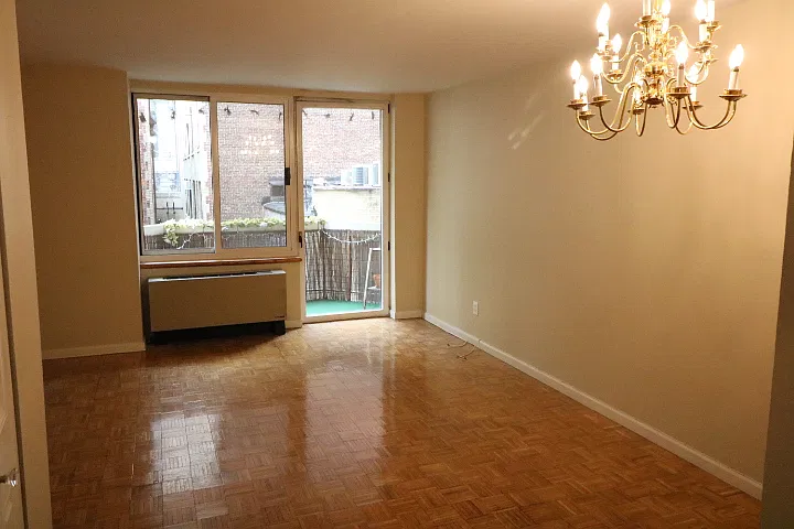 201 W 72nd St #4F