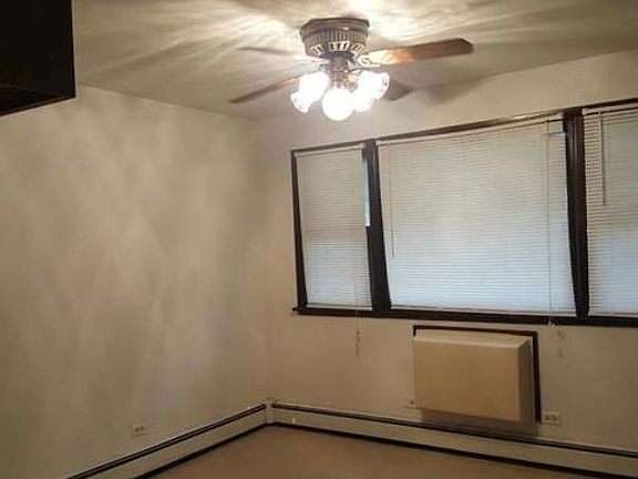 3rd image of 282 Luella Ave