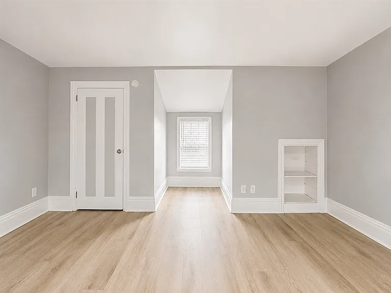 1049 Pleasant St #4 — Photo 10