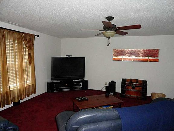2nd image of 1332 King Maple Dr