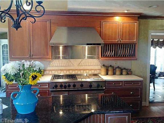 3rd image of 3310 Starmount Dr