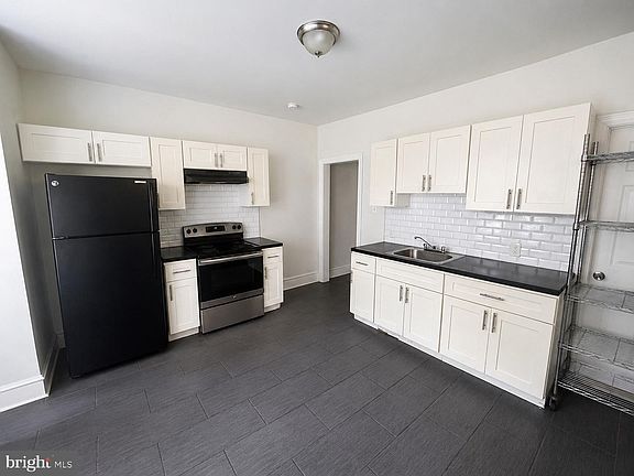 5th image of 1319 W Ruscomb St