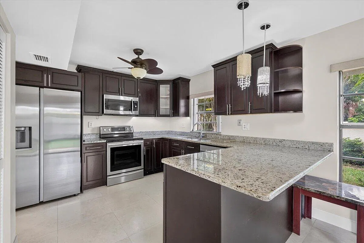 3 bed, 2.0 bath, 1440 sqft, $4,695 — Photo 2
