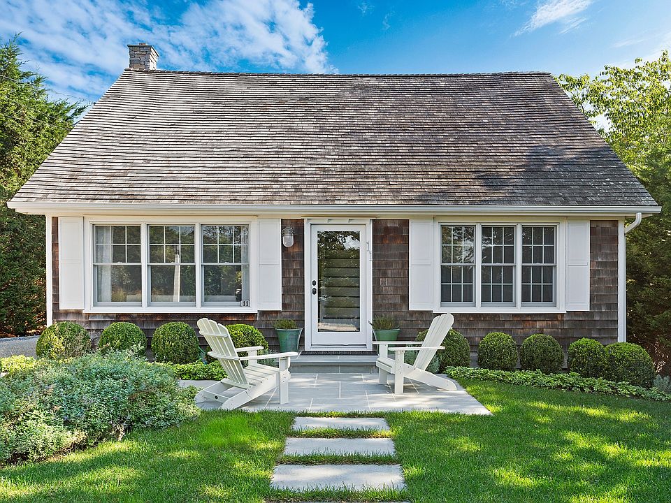1st image of 11 Beach Plum Ct