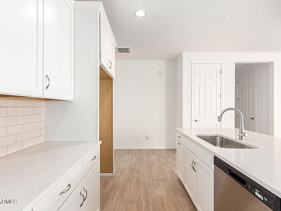 5th image of 40500 W WADE Drive