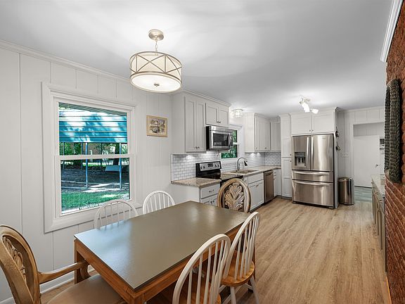 5th image of 321 Lakeview Dr