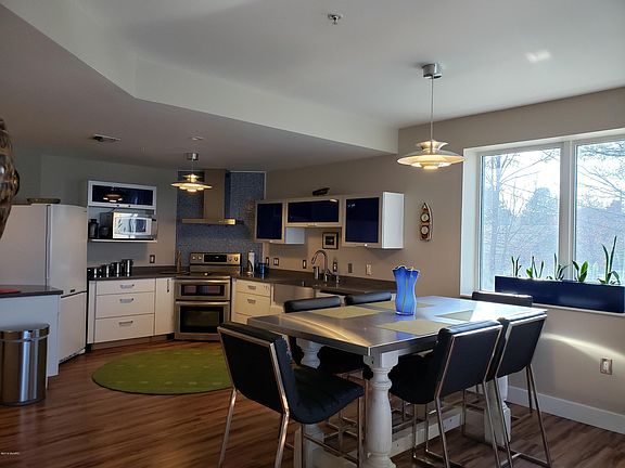 5th image of 2964 Lakeshore Dr Unit W104