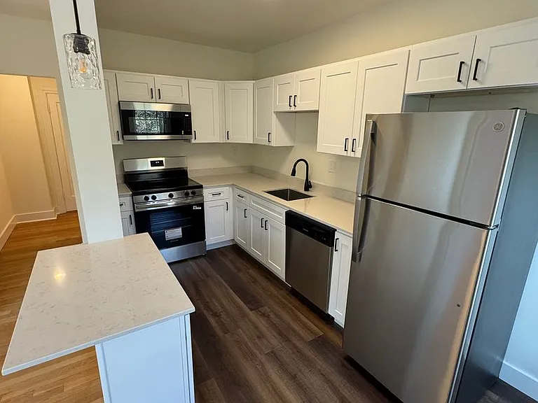 5th & Mercer Apartments — Photo 10